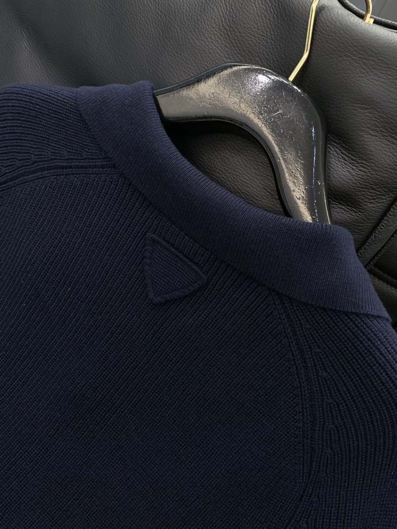 Pra*a sweater